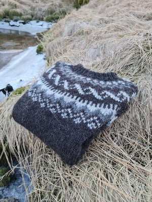 Rjúpa  - Icelandic Woman Sweater - Black Heather