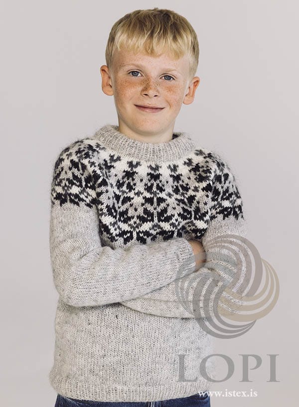 Stjörnuljós barna children's sweater, arms crossed — star yoke in black, white and dark grey