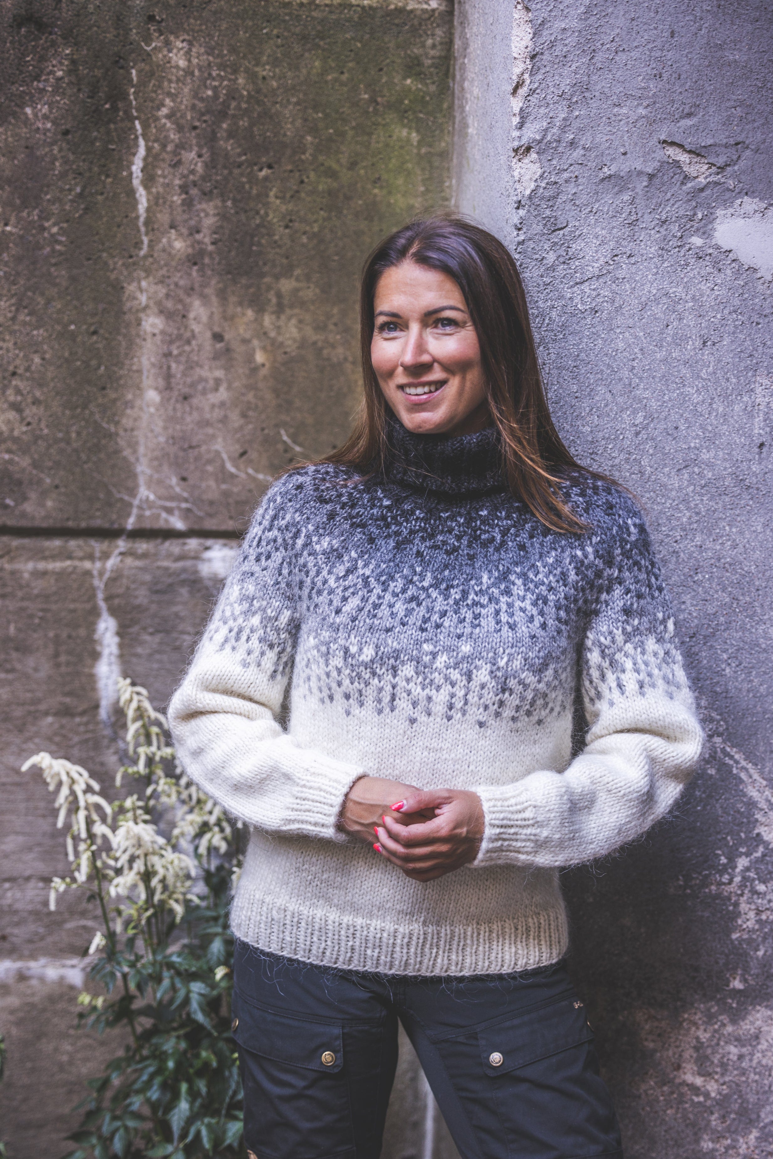 Sumuneule White and Grey - Wool sweater knitting kit - The Icelandic Store