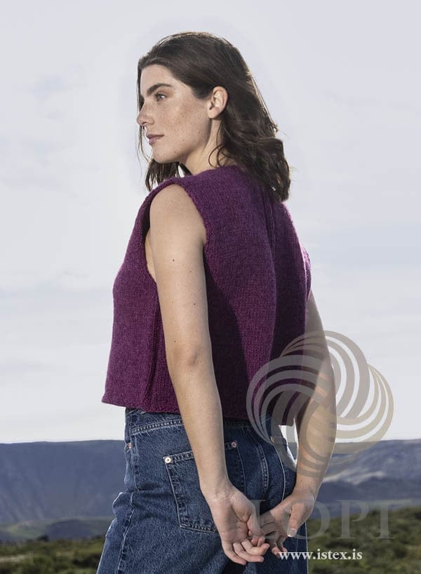 Back of the Súla vest in royal fuchsia Léttlopi, showing the column down the middle of the back