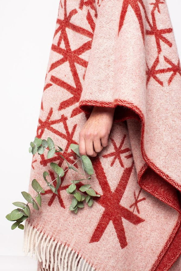 Alrún wool cape - Red Strength - icelandicstore.is
