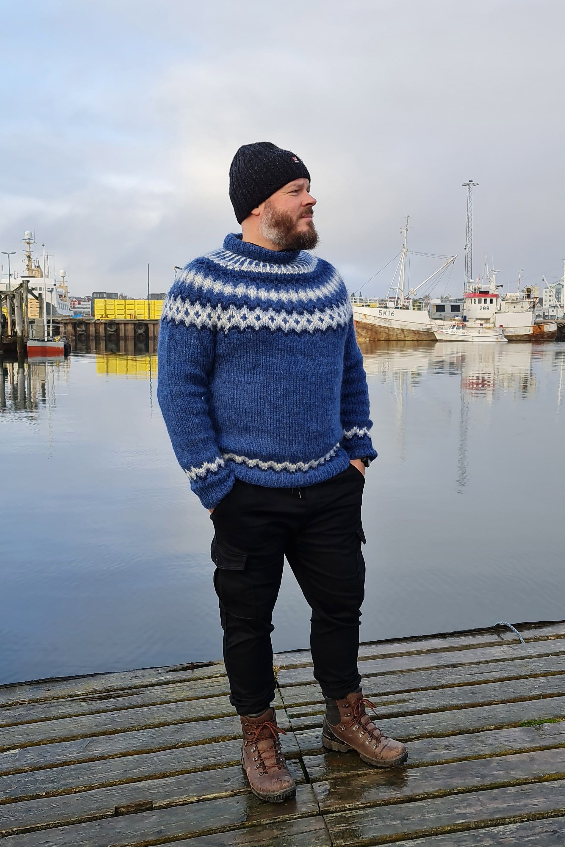 Wool blend Icelandic mens T-neck soft sweater in beige/IM14