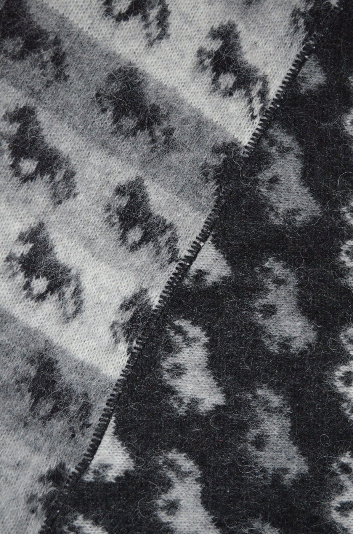 Icelandic Wool Blanket - Black with horses